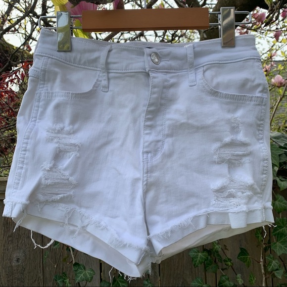 Hollister Curvy High-Rise White Rolled Denim Short - Picture 5 of 9